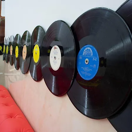 Red And Blues Music Генуя