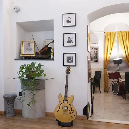 Red And Blues Music Отель 2*